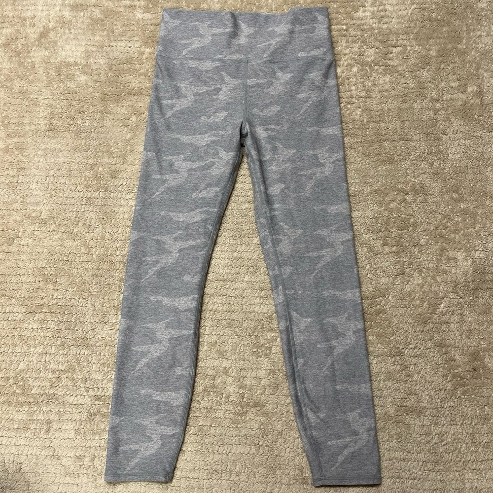 Vuori Clean Elevation High-Rise Leggings in Pale Heather Camo -Size Medium VW444